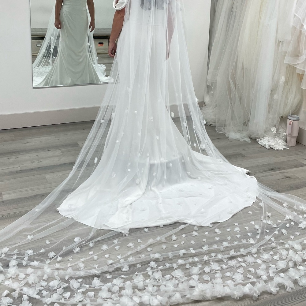 Appliqued wedding veil with dimensional ombre petals